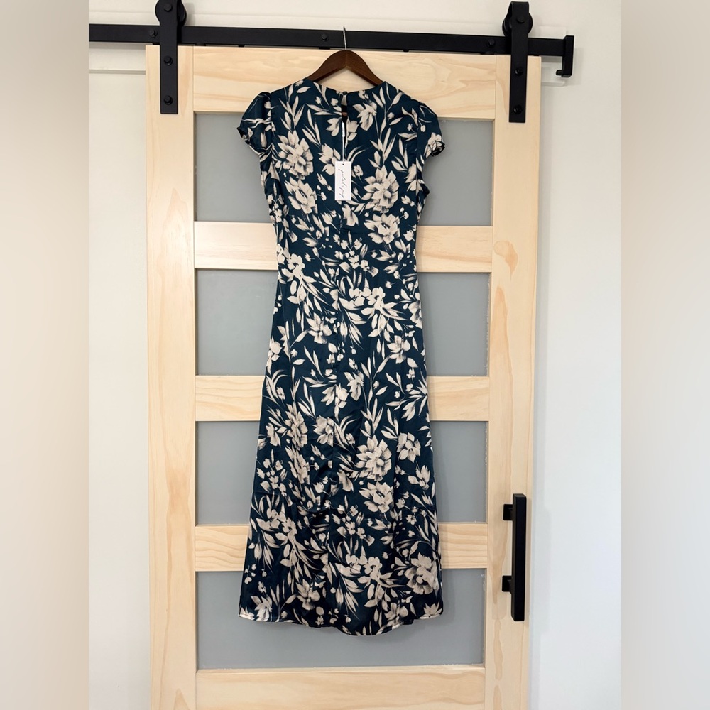 Petal & Pup Floral Satin Midi Dress Cap Sleeve Small NWT - Picture 5 of 5